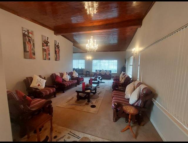 6 BEDROOM HOUSE FOR SALE IN GREENHILLS